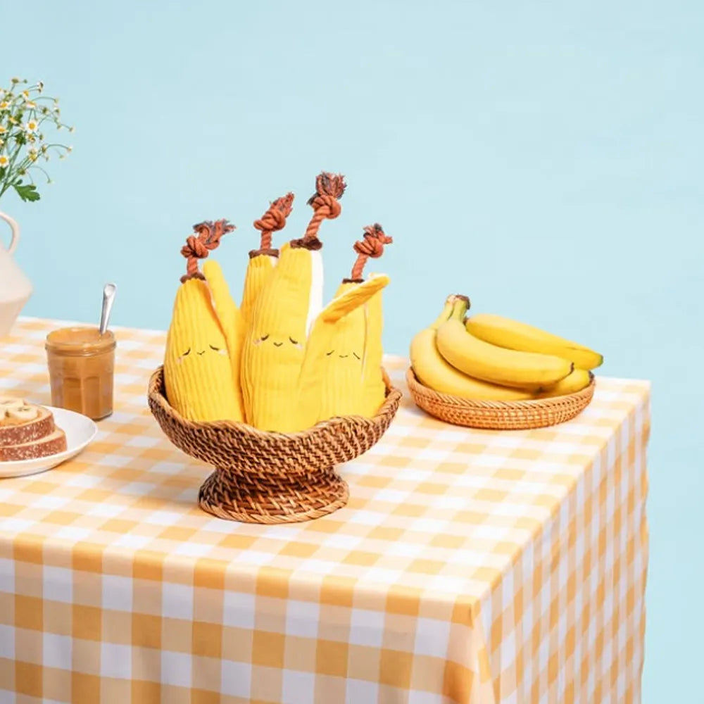 Peluche Crinkle Crops Banane ZippyPaws dans un panier – jouet pour chien
