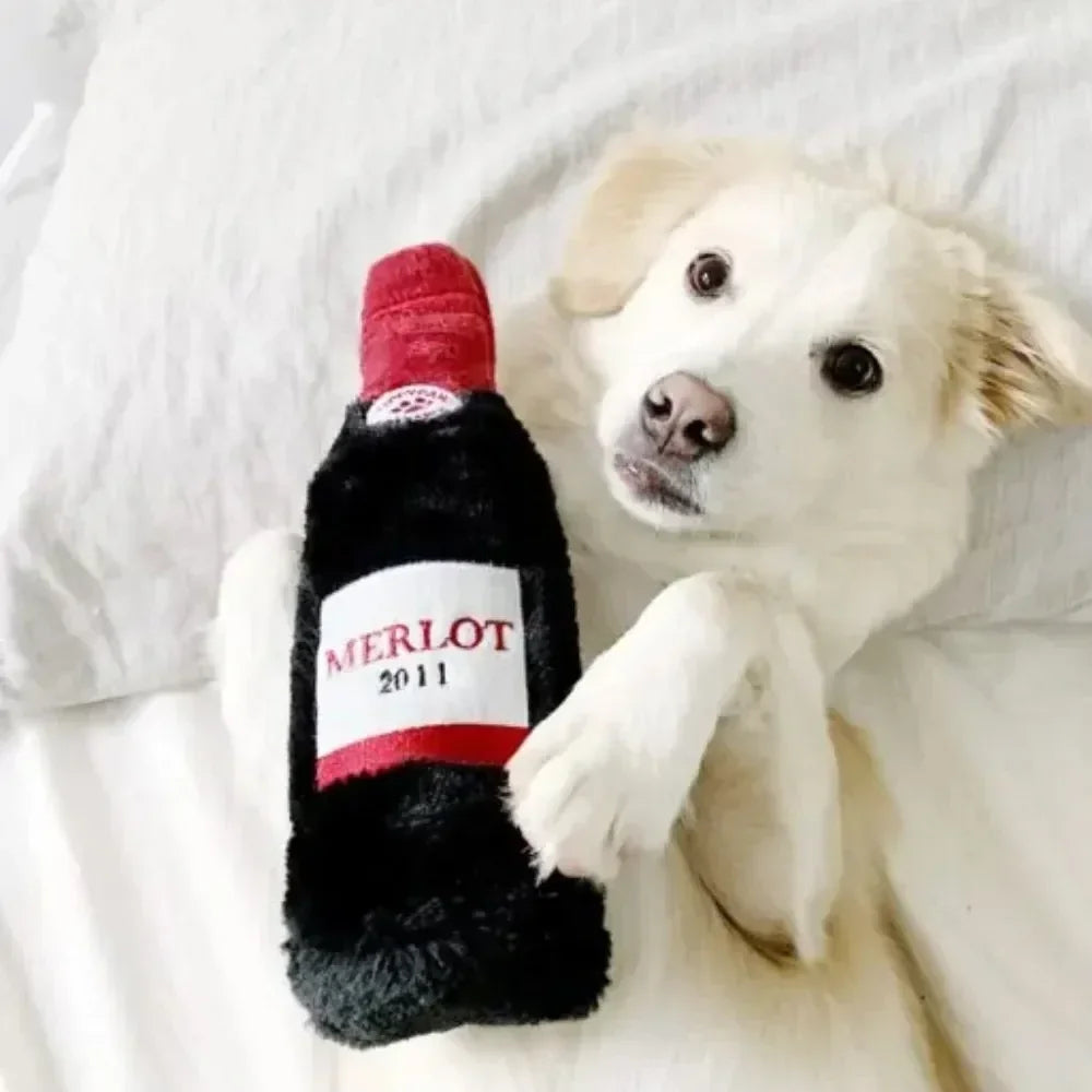 Peluche Merlot pour chien 🍷 – Happy Hour Crusherz – ZippyPaws
